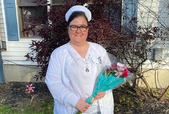 90 Dias Para Casar: A Doce Cerimônia de Formatura de Danielle Jbali, Torna-se Enfermeira!