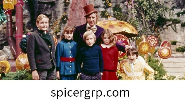 Willy Wonka ja lapsed šokolaadivabriku fotol