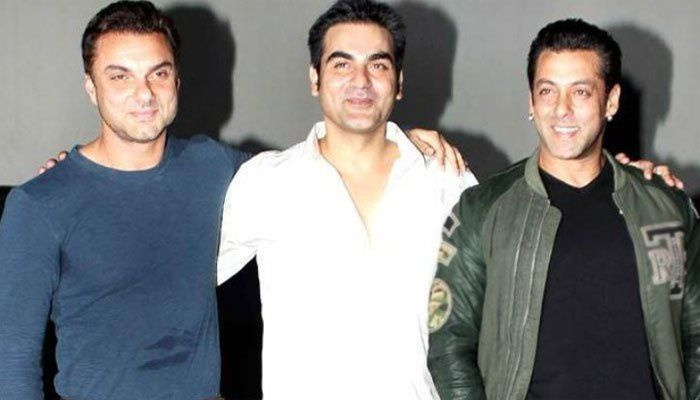 Salman Khanova braća Arbaaz Khan, Sohail Khan osuđeni su zbog kršenja normi Covid-19