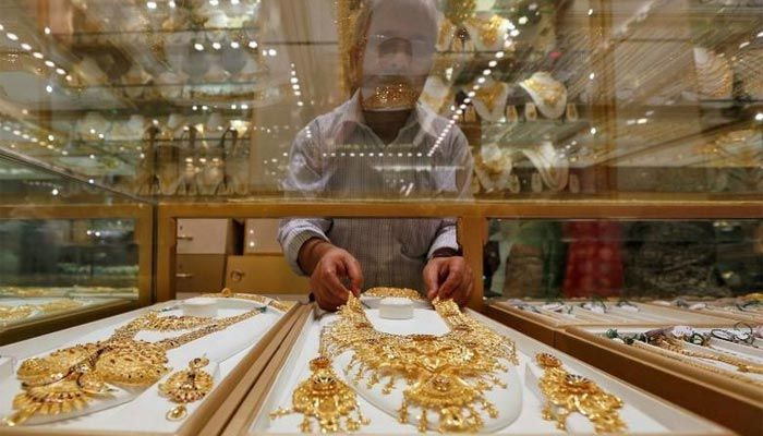 Цена злата је у Пакистану пала за 2.400 Рс по толи