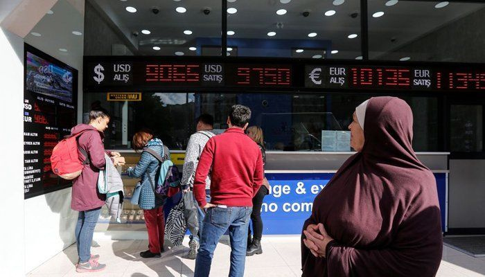 La lira turca si avvicina ai minimi storici per il persistere dei timori politici