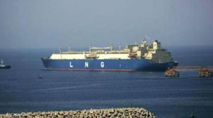 Lodné linky sťahujú z prístavu v Karáčí príplatok za preťaženie