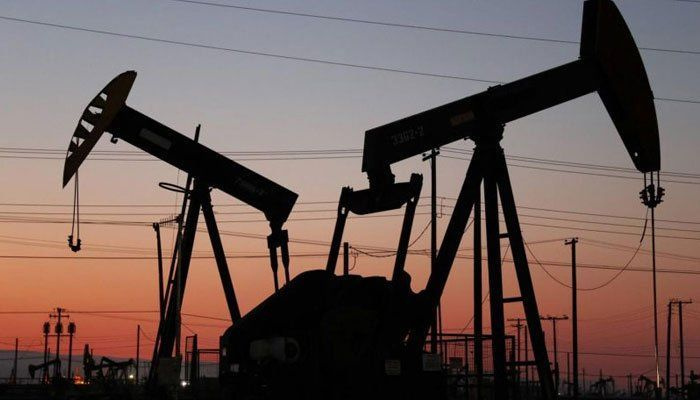 IEA naléhá na OPEC, aby podnikl „nezbytné kroky“ ke snížení cen ropy