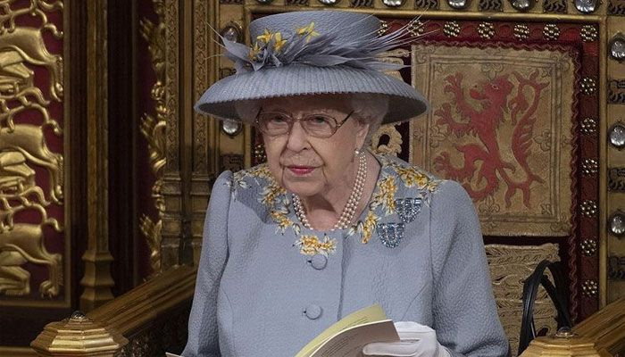 Kraljica Elizabeta je odprla novo sejo parlamenta