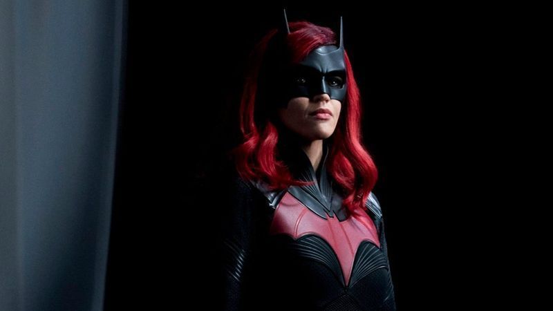 Ruby Rose bercakap tentang penggambaran Batwoman, mengkritik keras Warner Bros, pasukan itu, dan mengecam keadaan kerja yang tidak selamat dan bermusuhan