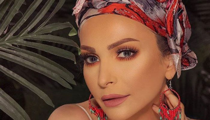 La pop star libanese rompe la pensione con naat per Holy Prophet (PBUH)