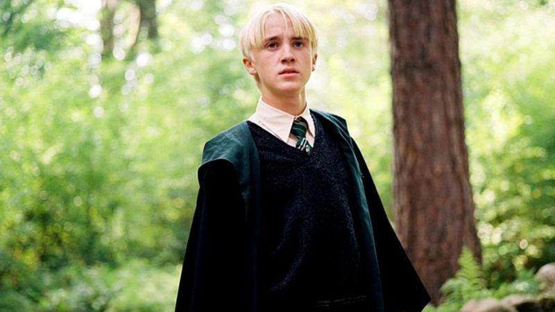 Tom Felton, yang dikenal karena memerankan Draco Malfoy, berpakaian seperti Harry Potter untuk Halloween dan ada gambar ketidaksetiaannya kepada Slytherin