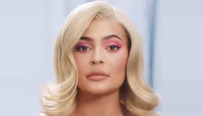 Kylie Jenner näitab jõulude eel oma loomulikke juukseid