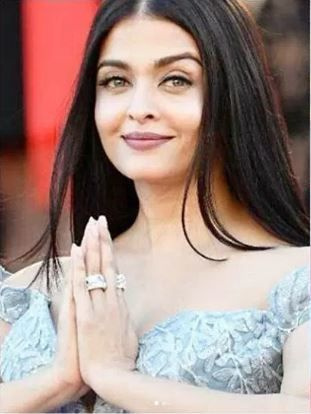 Aishwarya Rai tue des spectateurs dans une tenue de conte de fées sur le tapis rouge de Cannes