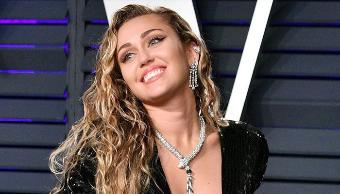 Miley Cyrus odbija 'predugo plakati' zbog trauma: 'Liječim pokretom'