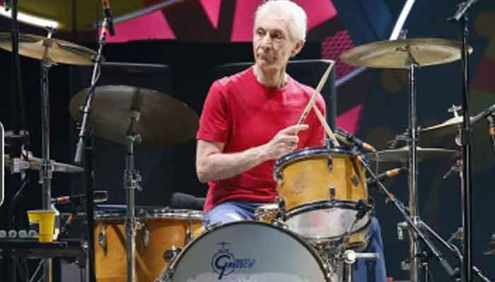 Charlie Watts: Rolling Stones-trommeslager dør etter at turnéen trakk seg ut