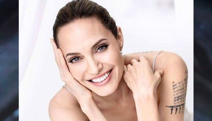 Angelina Jolie odhaľuje skutočný príbeh o svojom tetovaní