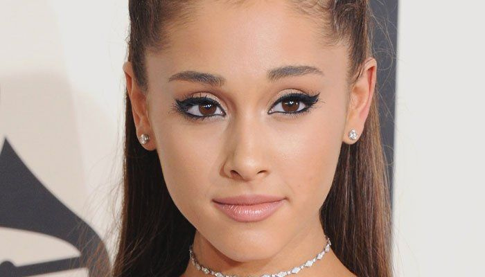 Ariana Grande povzbudzuje fanúšikov, aby hovorili o problémoch duševného zdravia