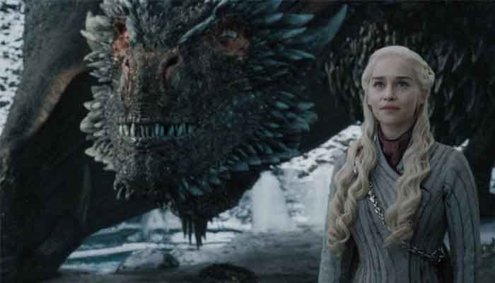 Emilia Clarke fick stulen 'Targaryen-flagga' i julklapp av bror