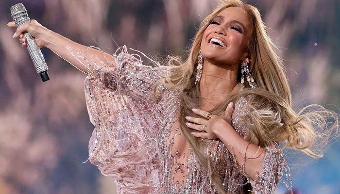 Jennifer Lopez giver et sødt smugkig på prøverne til 'Vax Live'-koncerten