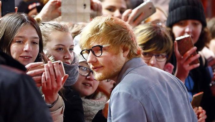 Ed Sheeran hľadá nové riadky vo filme „Songwriter“
