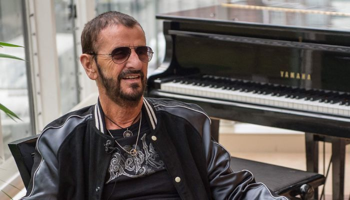 Stå opp, Sir Ringo: Beatles-trommeslager slått til ridder på Storbritannias utmerkelsesliste