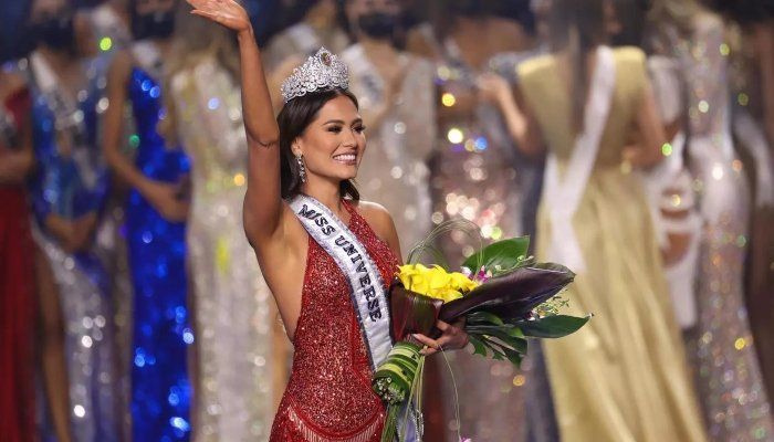Miss Mexico Andrea Meza kronet Miss Universe 2021