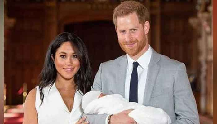 Novorojenček princa Harryja in Meghan Markle vrača veselje v kraljevo družino