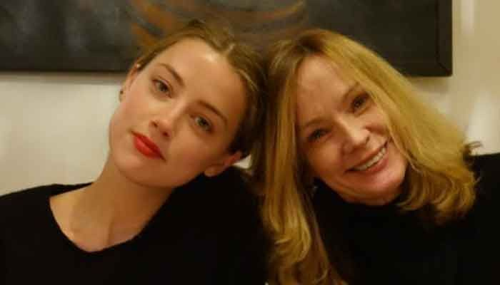 Amber Heard vzdává hold matce Paige Parsons k prvnímu výročí úmrtí