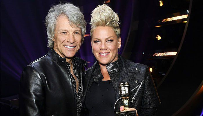 Bon Jovi fawns over Pink op de BBMA 2021: 'Ik brak haar hart'