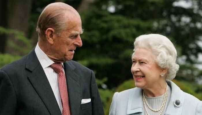 Kruna: Princ Philip bio je shrvan odlukom kraljice Elizabete da zadrži svoje obiteljsko prezime