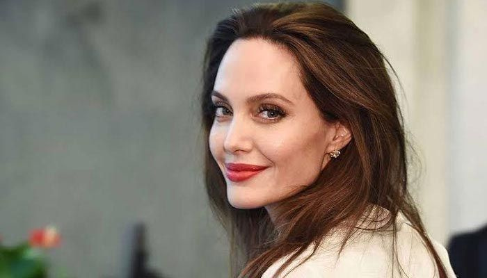 O pai de Angelina Jolie foi criticado por apoiar Trump em entrevista ardente