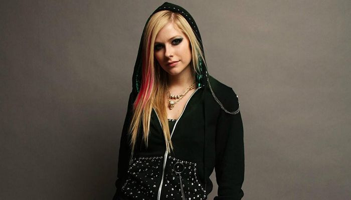 Avril Lavigne oznamuje první singl po letech po boji s lymskou nemocí