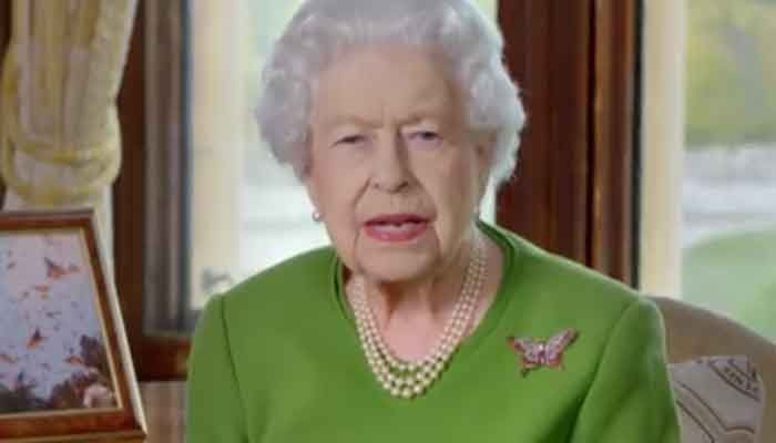 Nicht van koningin Elizabeth bezet haar plekje op het balkon van het ministerie van Buitenlandse Zaken