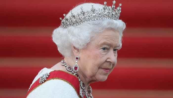 Britanci branijo kraljico, se jezno odzovejo na protimonarhične panoje po Združenem kraljestvu