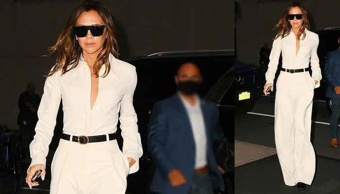 Victoria Beckham przybiera stylową figurę w białym kombinezonie z szerokimi nogawkami, gdy wraca do hotelu w Nowym Jorku