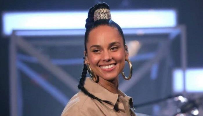 Aakyat si Alicia Keys sa 2020 BET stage na may performance na pinarangalan ang BLM