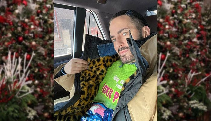 Marc Jacobs mení škaredý dovolenkový sveter s vtipným spinom