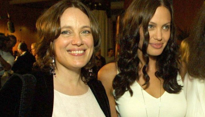 Angelina Jolie rinde homenaje conmovedor a su difunta madre y cómo su muerte la cambió