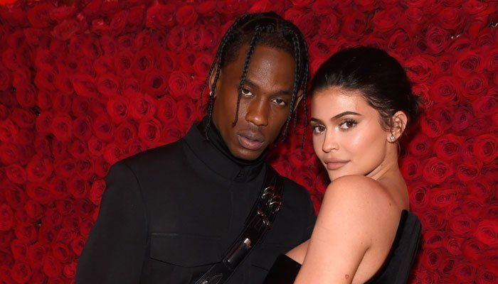 Kylie Jenner podnecuje klebety o manželstve s Travisom Scottom