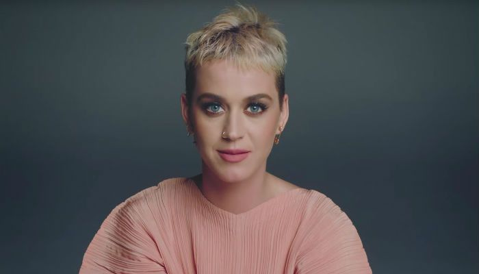 Katy Perry promo pälvis 'julma' koaala nalja