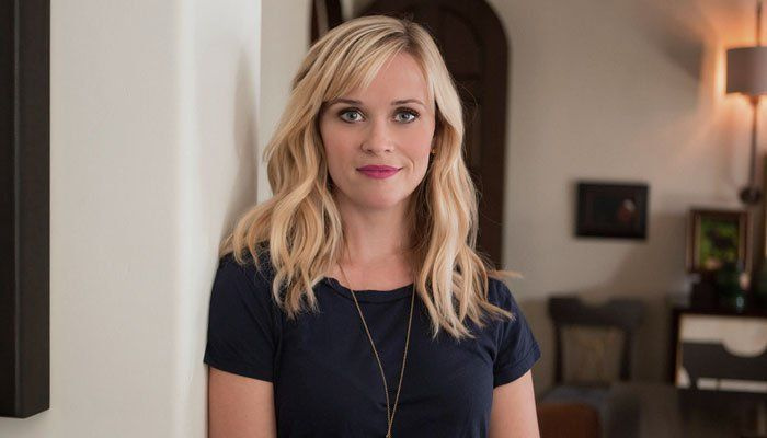 Reese Witherspoon wordt nostalgisch als ze drie decennia in Hollywood markeert