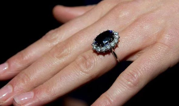 Zdroje odhaľujú každú zmenu vykonanú na zafírovom zásnubnom prsteňe Kate Middleton