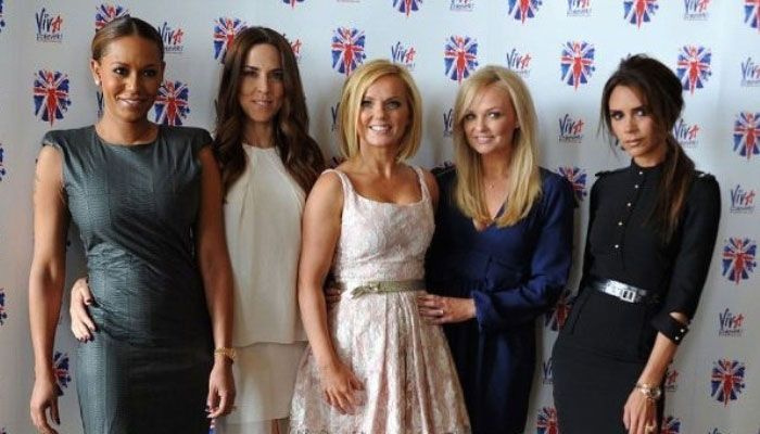 Spice Girls „pracujú“ na získaní Victorie Beckham na turné