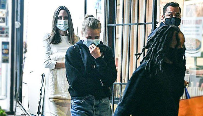 Angelina Jolie va veure compres amb nens Zahara, Shiloh a Los Angeles