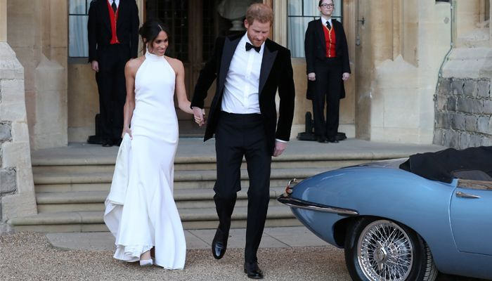 #RoyalWedding: Meghan går ut i en fantastisk, men enkel Stella McCartney-kjole