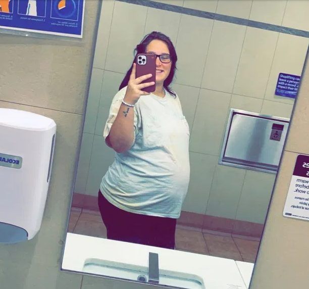La figlia di mamma June Pumpkin incinta di 39 settimane, in ritardo, ha pubblicato un'altra foto del pancione