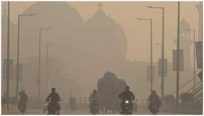 Lahore nõuab 'lahendust', kuna sudu katab linna