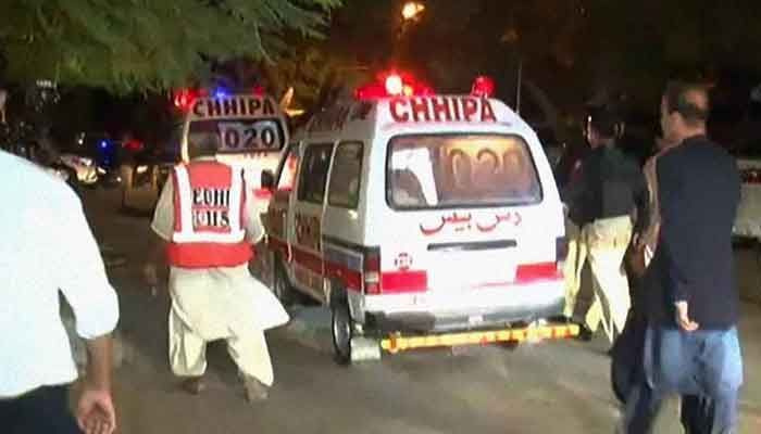 13 mŕtvych, niekoľko zranených v Karáčí pri útoku granátom na mini nákladné auto: polícia
