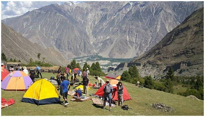 Nakikita ni Gilgit Baltistan ang pagsulong sa turismo habang 700,000 katao ang bumibisita sa rehiyon mula noong Mayo