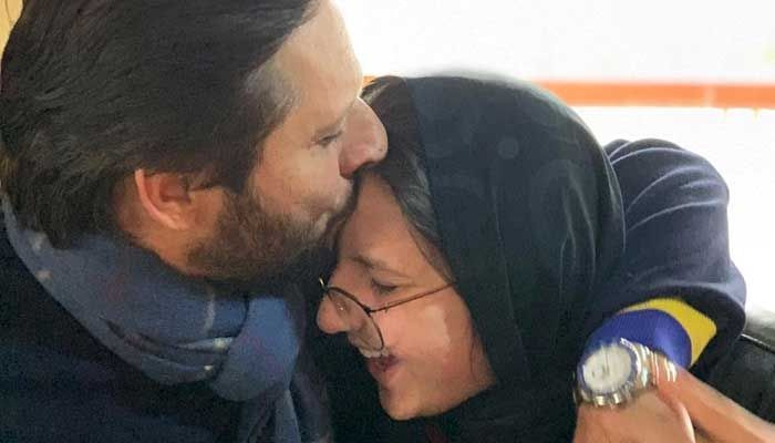 Shahid Afridi deler hjertevarme bilder på 'kjæreste' datters 19-årsdag