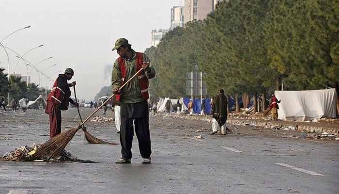 Treballadors de sanejament del Pakistan: els herois oblidats de primera línia de la pandèmia