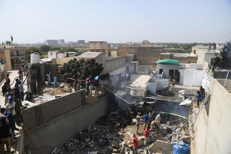 'Wir haben Triebwerke verloren': Tragödie, als PIA-Flug PK-8303 in einem Wohngebiet in der Nähe des Flughafens von Karachi abstürzt