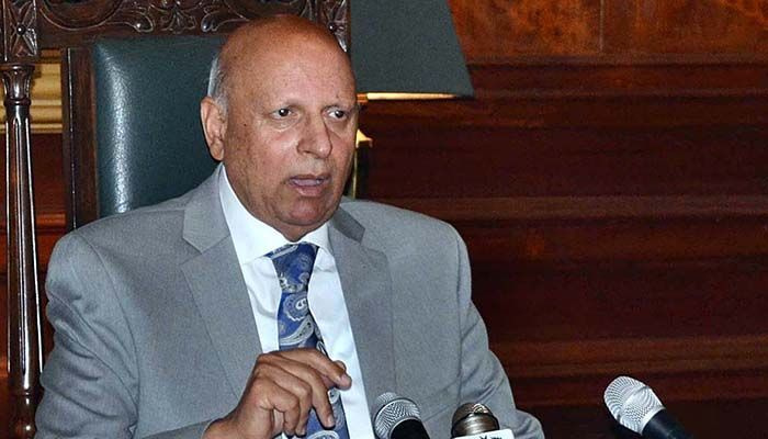Chaudhry Sarwar hovorí, že neodchádza z funkcie guvernéra Pandžábu
