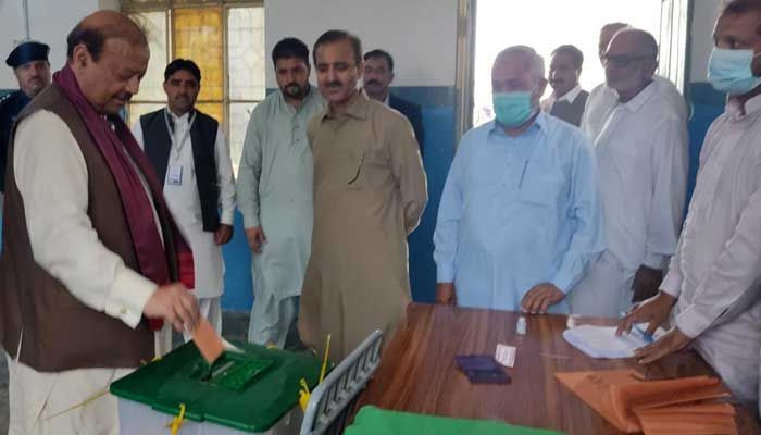 AJK tussentijdse verkiezing 2021: Tellen van stemmen aan de gang in Mirpur, Kotli kiesdistricten